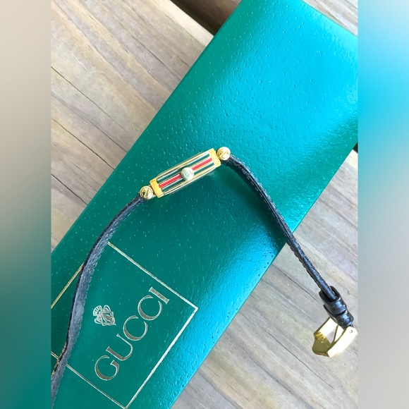 Ladies Gucci watch 💛💚❤️ - Picture 9 of 13
